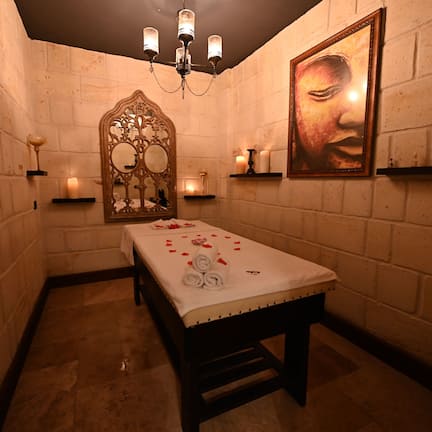 Sauna, Turkish bath, body treatments, aromatherapy, hot stone massages