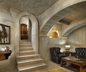 45-inch LED TV with cable channels, TV, heated floors - Seraphim Cave Suites & Spa (Ürgüp)