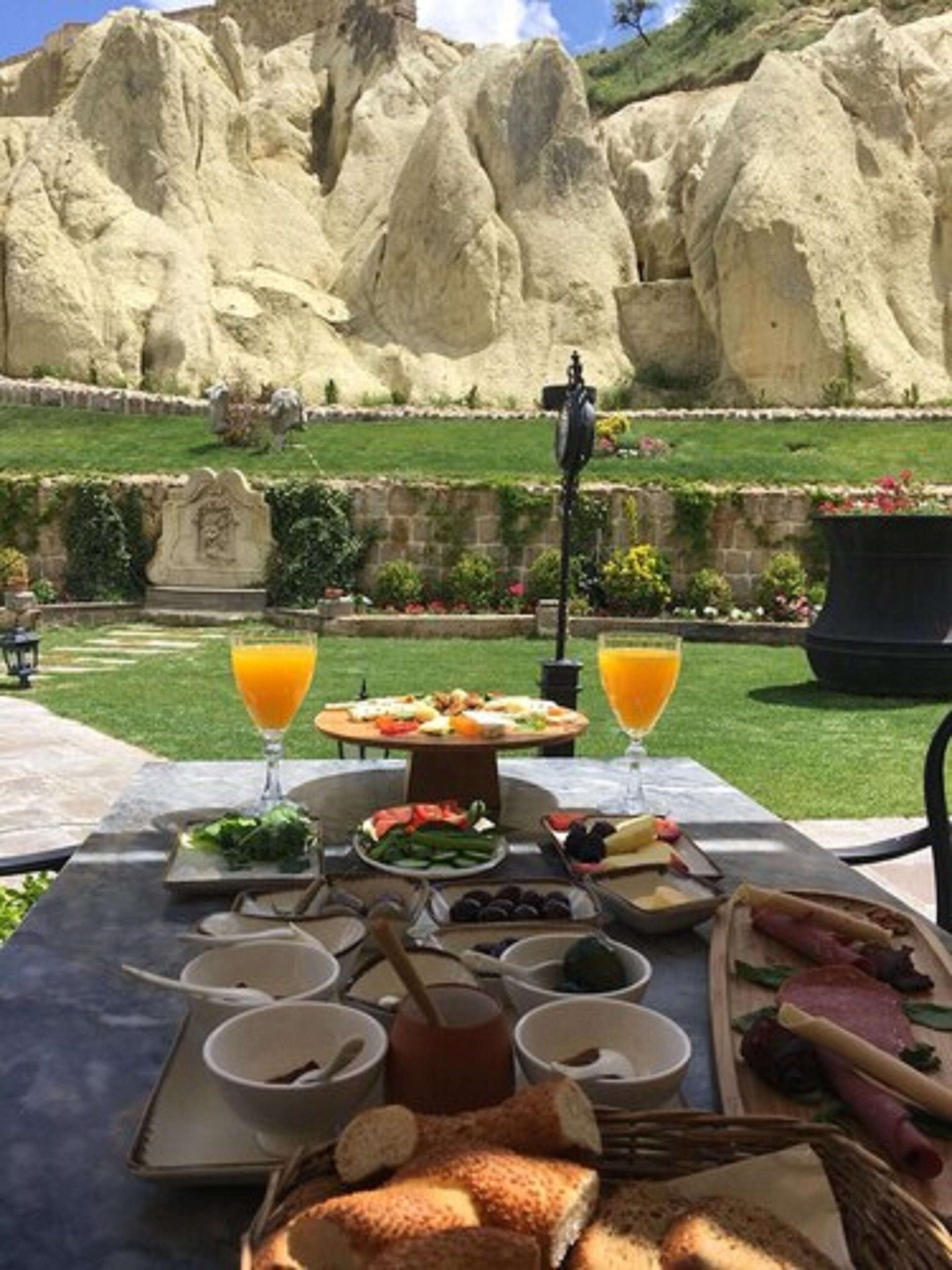 Free daily local cuisine breakfast 