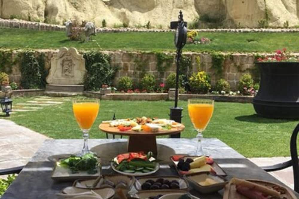Seraphim Cave Suites & Spa