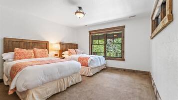 6 bedrooms, iron/ironing board, free WiFi, bed sheets