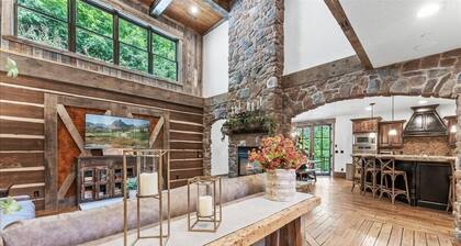 HIDDEN MOUNTAIN LUXURY LODGE, CLOSE TO SKI RUNS, HOT TUB, THEATER, SALOON