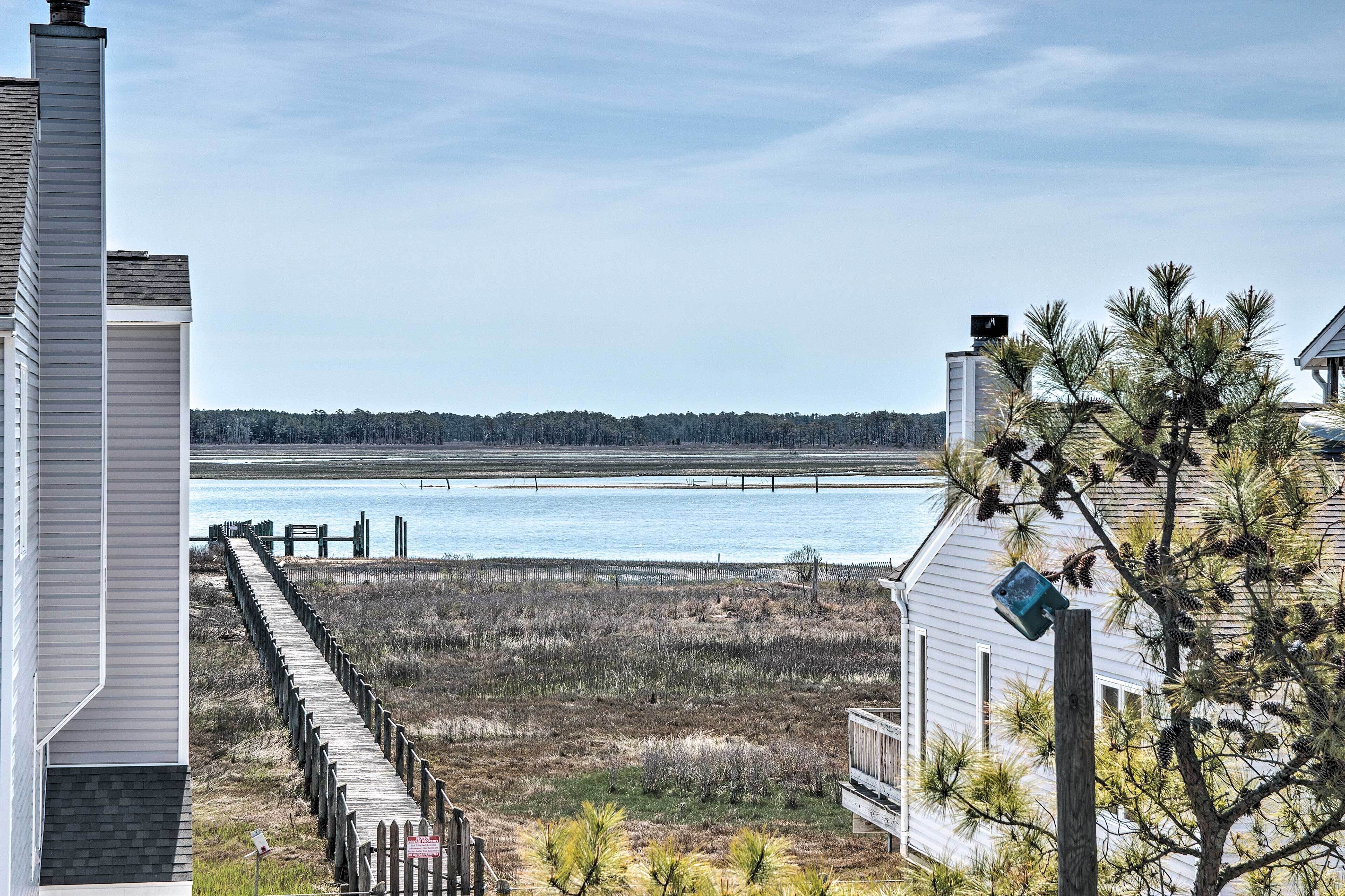 Chincoteague Townhome w/ Pony Views from Deck!
