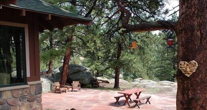 "Rockhedge", kauniisti entisöity 1921 historiallinen koti!