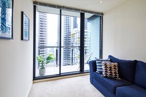 TV, offices - Penthouse Apartment in Melb CBD Perfect Location (Melbourne)