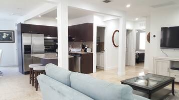 House, 3 Bedrooms | 3 bedrooms, iron/ironing board, free WiFi, bed sheets