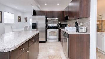 House, 3 Bedrooms | Private kitchen | Full-size fridge, microwave, oven, dishwasher