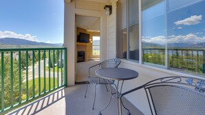 Terrace/patio - 360 Mtn Views & Shared Hot Tub: Cozy Frisco Condo! (Frisco)