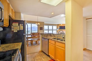 Fridge, microwave, stovetop, dishwasher