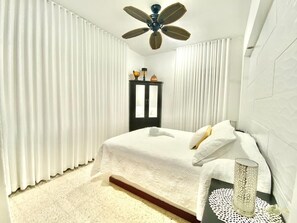 4 makuuhuonetta, tallelokero huoneessa, silitysrauta/-lauta, Wi-Fi