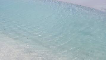 Beach nearby, sun loungers, beach towels