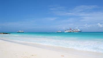 Beach nearby, sun loungers, beach towels