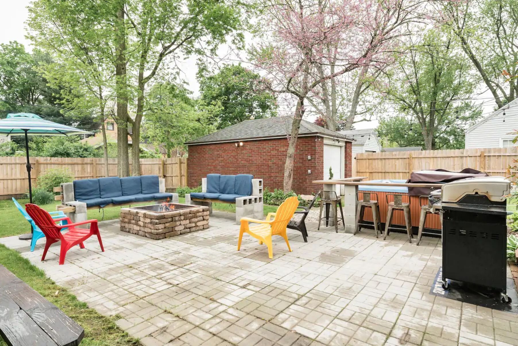 Family Retreat: Hot Tub, Theater Room, 15 Min Walk to ND stadium, Sleeps 14+
