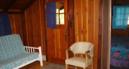 Bungalow # 4 nukkuu 4