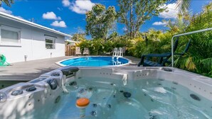 Outdoor spa tub - Vacation Palace (Fort Lauderdale)