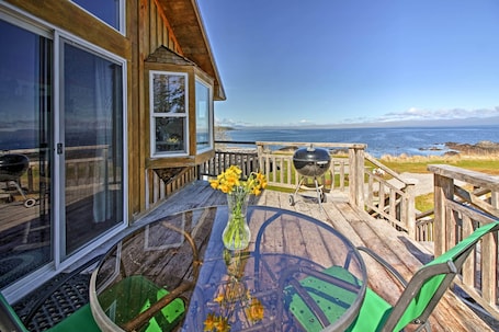 Outdoor dining. 'A Room with a View' Peaceful Retreat on PoW