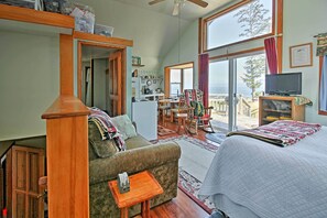 Internet, bed sheets - 'A Room with a View' Peaceful Retreat on PoW (Coffman Cove)
