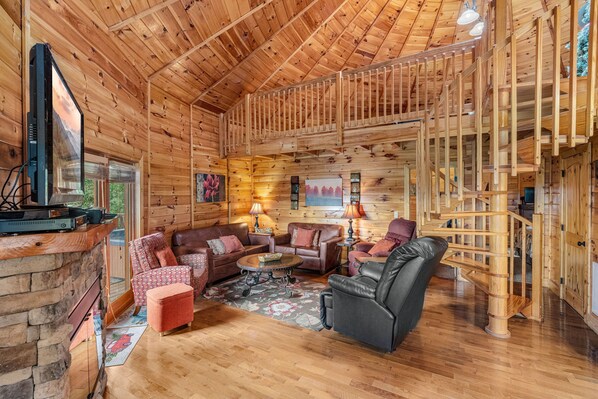 TV, fireplace, DVD player - Heavenly View (Sevierville)