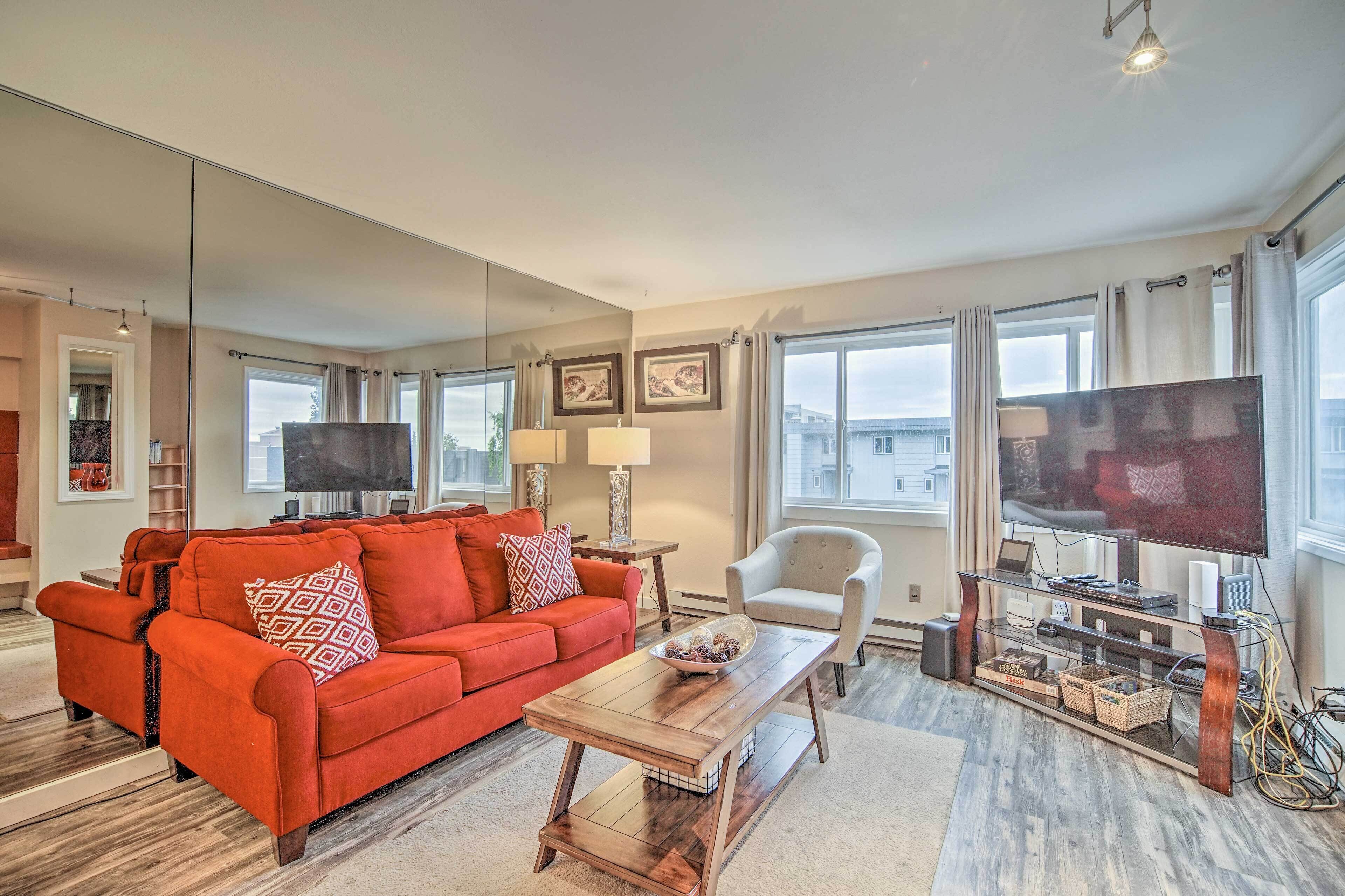 Anchorage Condo - Walk to Downtown & Coast Trail!