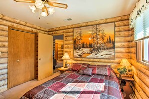2 bedrooms, iron/ironing board, Internet, bed sheets - Fish & Hike: Wooded Cabin 9 Mi to Lake Nebagamon! (Lake Nebagamon)