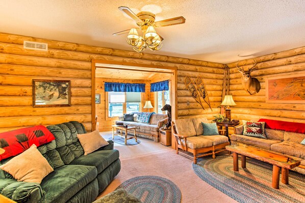 TV - Fish & Hike: Wooded Cabin 9 Mi to Lake Nebagamon! (Lake Nebagamon)