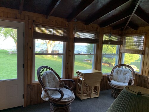 Waterfront Cottage on the bay in Green Bay