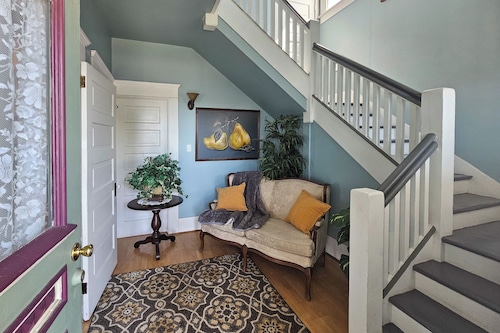 'Bella Rose' Lovely Eureka Home Near Redwoods!