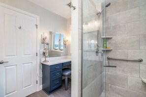 Towels - Remodeled Harbor Condo Steps to Lake MI (Manistee)