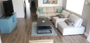 House, 3 Bedrooms | Living room | Flat-screen TV - Hollywood Magical Home (Hollywood)