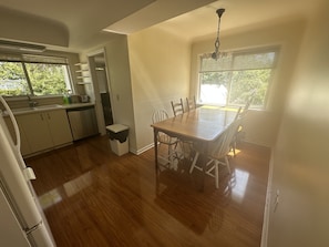 Dining - Home rental close to DT and Uvic (Victoria)