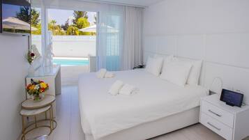 Deluxe Suite,Private Pool | 2 camere, minibar, cassaforte in camera, tende oscuranti