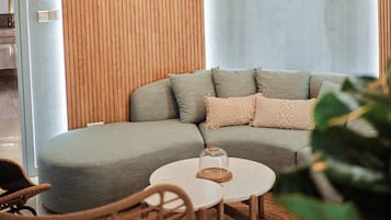 Deluxe suite | 2 slaapkamers, luxe beddengoed, een minibar, een kluis op de kamer