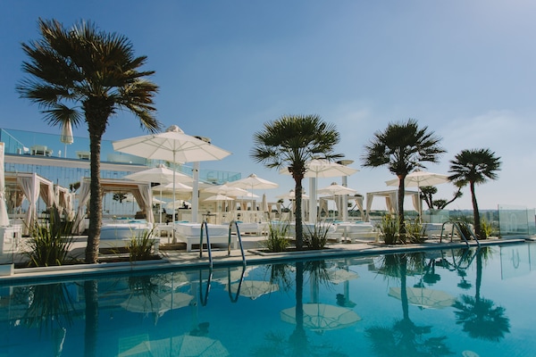 Piscina externa sazonal