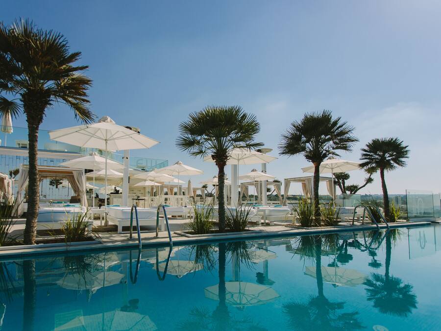 Kolam renang terbuka bermusim