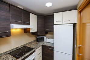 冷蔵庫、電子レンジ、オーブン、食器洗い機