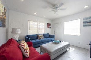 Property amenity - Charming Hollywood Retreat (Hollywood)