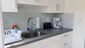 Property amenity - Charming Hollywood Retreat (Hollywood)