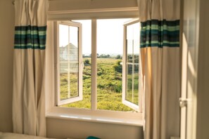 Interior - Sandy Feet -  a cottage that sleeps 6 guests  in 3 bedrooms (Rye)