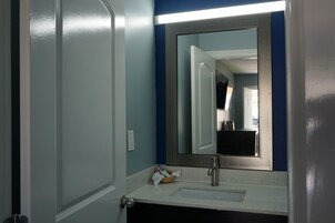 Signature Room, 1 King Bed, Smoking | Bathroom | Combined shower/tub, deep soaking tub, free toiletries, hair dryer