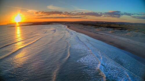 The Beach House -  a cottage that sleeps 6 guests  in 3 bedrooms