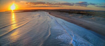 The Beach House -  a cottage that sleeps 6 guests  in 3 bedrooms