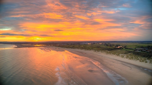 The Beach House -  a cottage that sleeps 6 guests  in 3 bedrooms