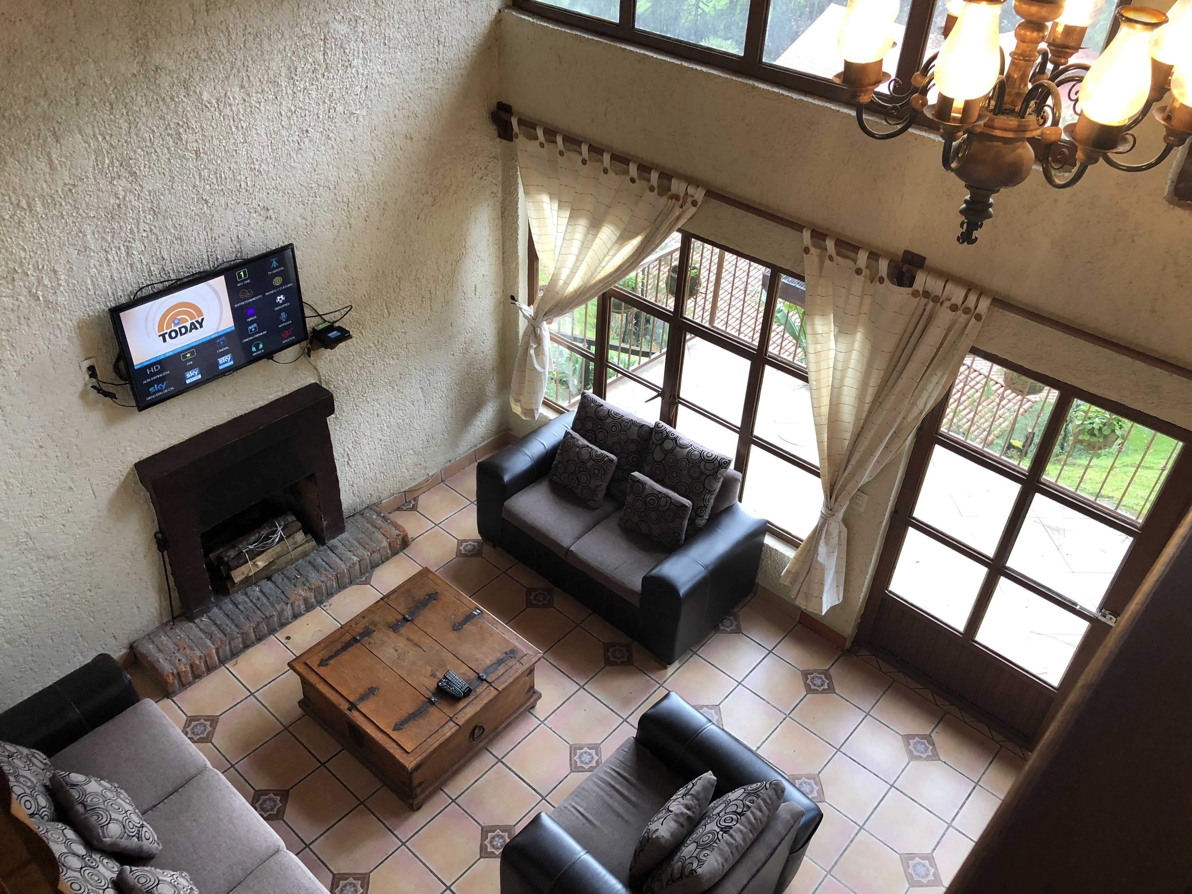 Habitación estándar, 2 habitaciones | Sala de estar | Televisión de pantalla plana 