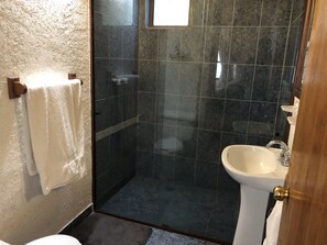 Room, 1 King Bed | Bathroom