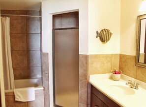 Premium Suite, Multiple Bedrooms, Non Smoking, Ocean View | Bathroom | Combined shower/bathtub, deep-soaking bathtub, free toiletries, towels - Suite San Juan 135 Gran Pacifica Resort (Villa El Carmen)