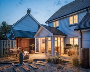 Exterior - Seaglass -  a cottage that sleeps 6 guests  in 3 bedrooms (Rye)