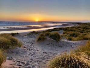 Beach nearby, beach towels - Seaglass -  a cottage that sleeps 6 guests  in 3 bedrooms (Rye)