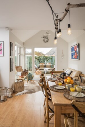 Dining - Seaglass -  a cottage that sleeps 6 guests  in 3 bedrooms (Rye)