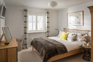 3 bedrooms, Egyptian cotton sheets, free Internet - Seaglass - a cottage that sleeps 6 guests in 3 bedrooms (Rye)