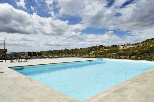 Lovely Huoneisto Uima-allas, Wifi, TV, Lemmikit Sallittu ja Pysäköinti